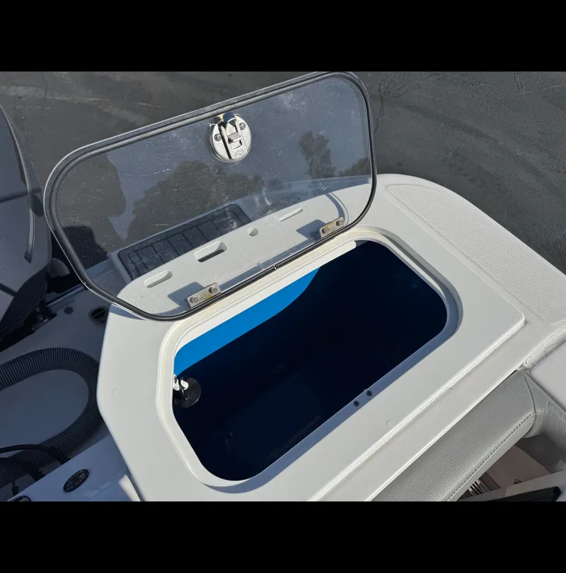 Slide: The Image of Everglades 295 Center Console 2021 - 35