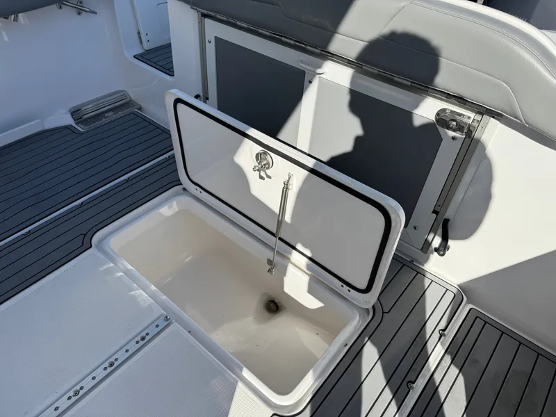 Slide: The Image of Everglades 295 Center Console 2021 - 36