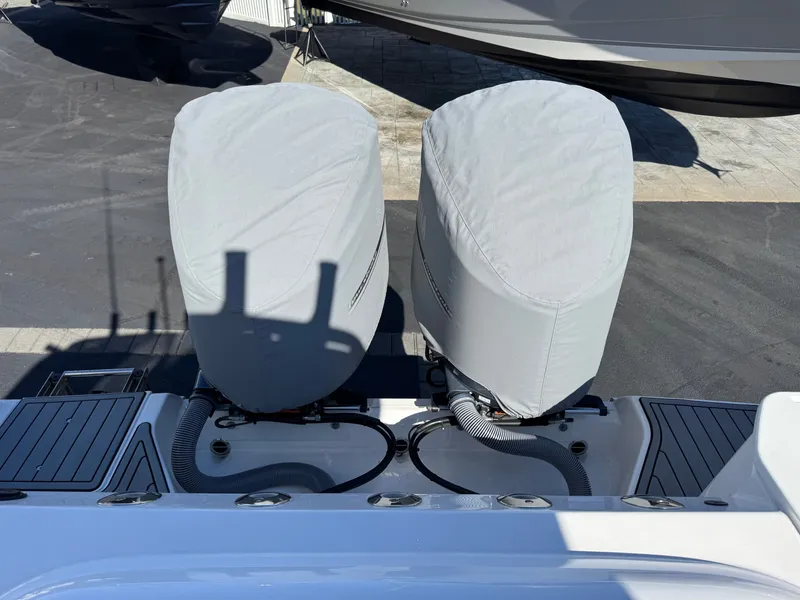 Slide: The Image of Everglades 295 Center Console 2021 - 39