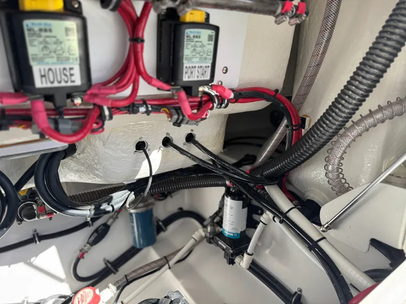 Slide: The Image of Everglades 295 Center Console 2021 - 41