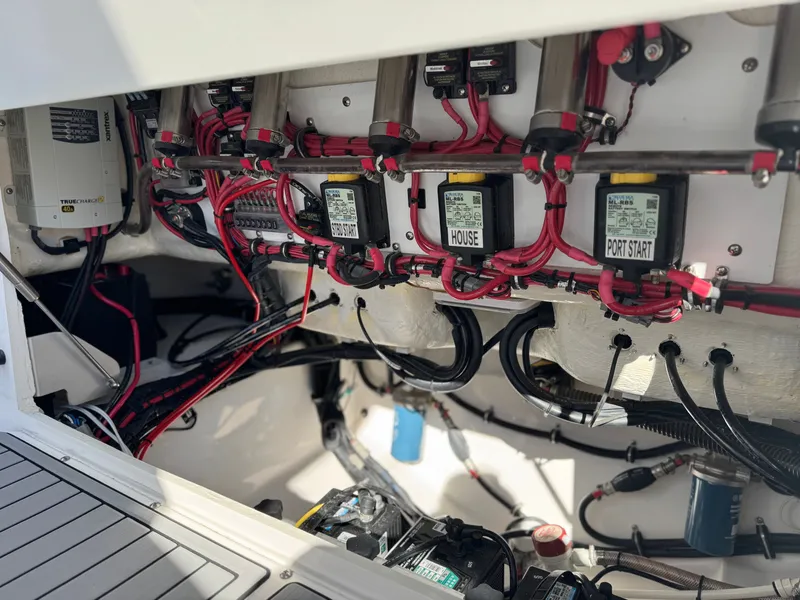 Slide: The Image of Everglades 295 Center Console 2021 - 43