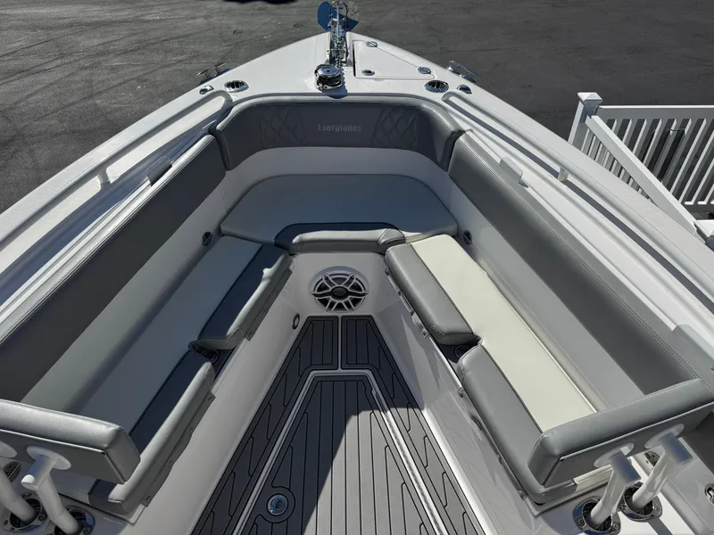Slide: The Image of Everglades 295 Center Console 2021 - 6