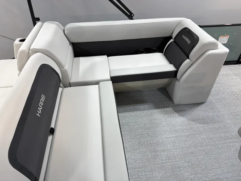 Slide: The Image of Harris Cruiser 230 2026 - 12