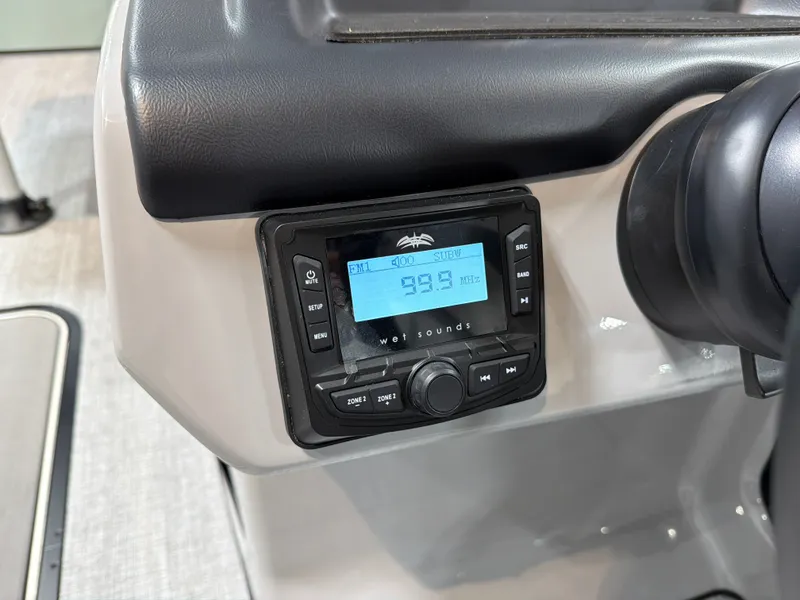 Slide: The Image of Harris Cruiser 230 2026 - 16