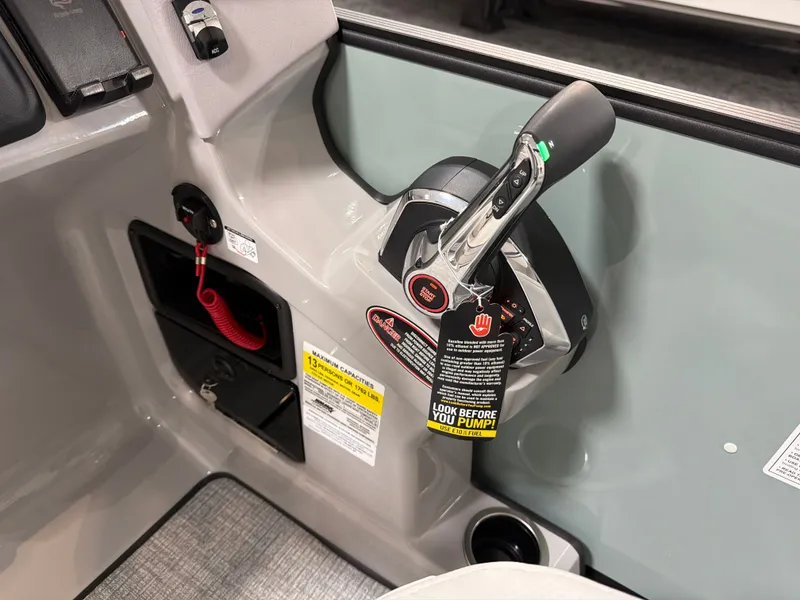 Slide: The Image of Harris Cruiser 230 2026 - 19