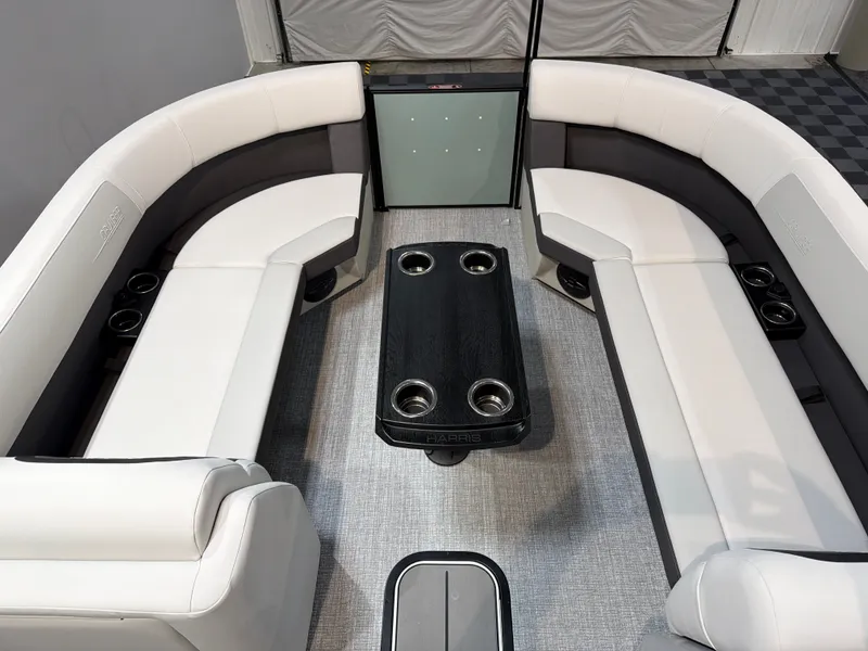 Slide: The Image of Harris Cruiser 230 2026 - 6