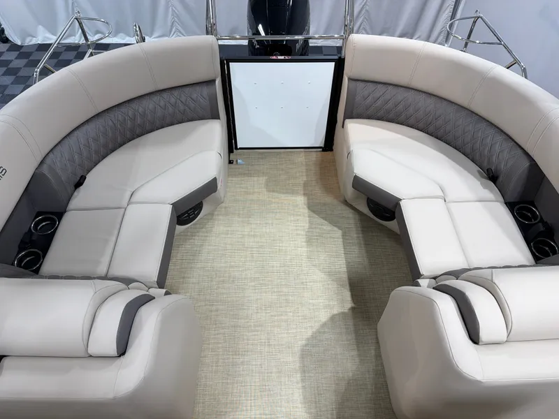 Slide: The Image of Harris Cruiser 230 2026 - 10