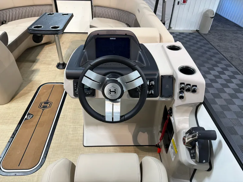 Slide: The Image of Harris Cruiser 230 2026 - 12