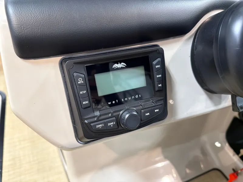 Slide: The Image of Harris Cruiser 230 2026 - 13