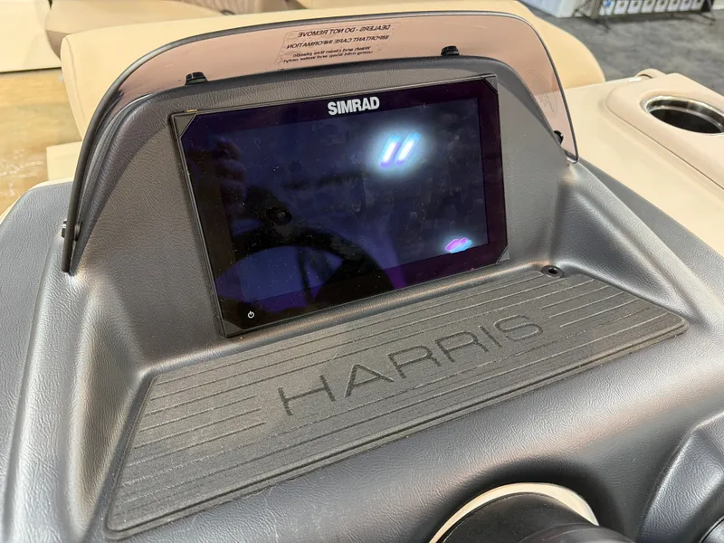 Slide: The Image of Harris Cruiser 230 2026 - 14