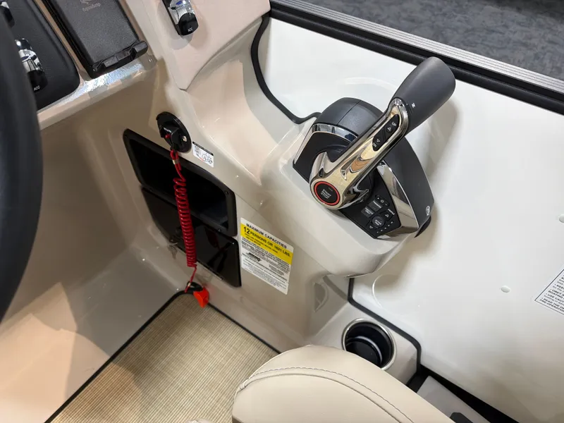 Slide: The Image of Harris Cruiser 230 2026 - 16