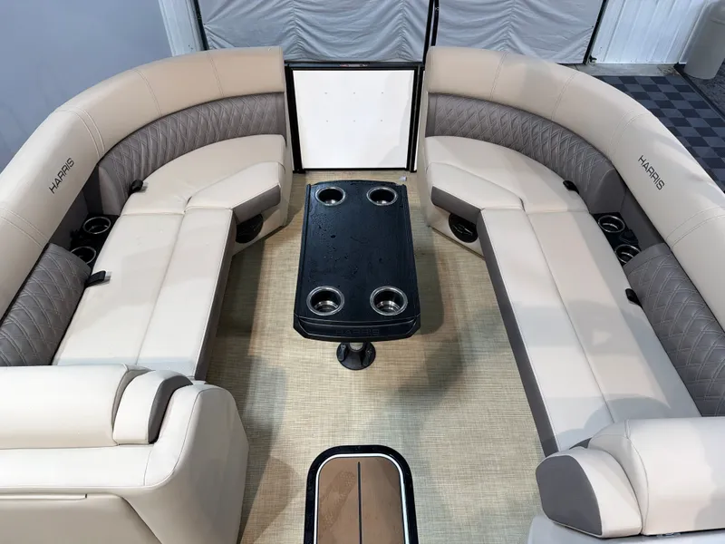 Slide: The Image of Harris Cruiser 230 2026 - 6