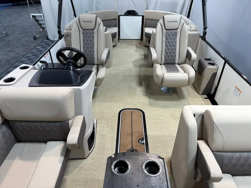 Slide: The Image of Harris Cruiser 230 2026 - 8