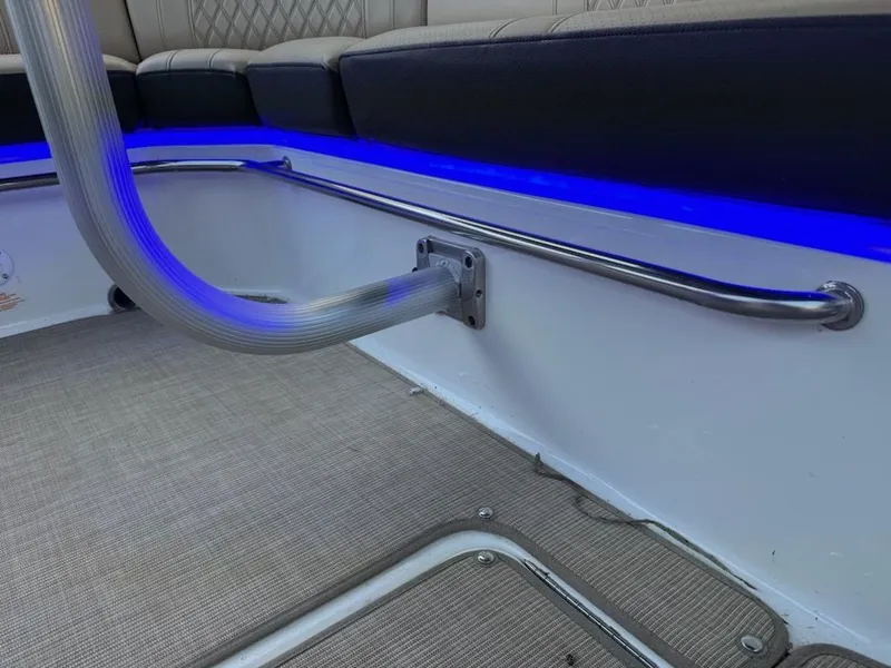 Slide: The Image of Sea Ray SLX 280 2021 - 11