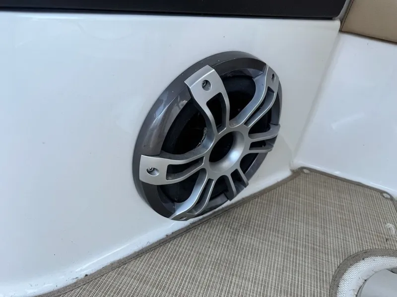 Slide: The Image of Sea Ray SLX 280 2021 - 8