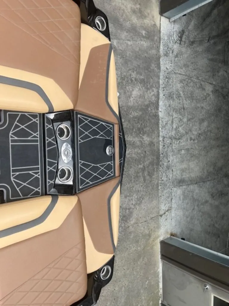 Slide: The Image of Tigé 23ZX 2020 - 14