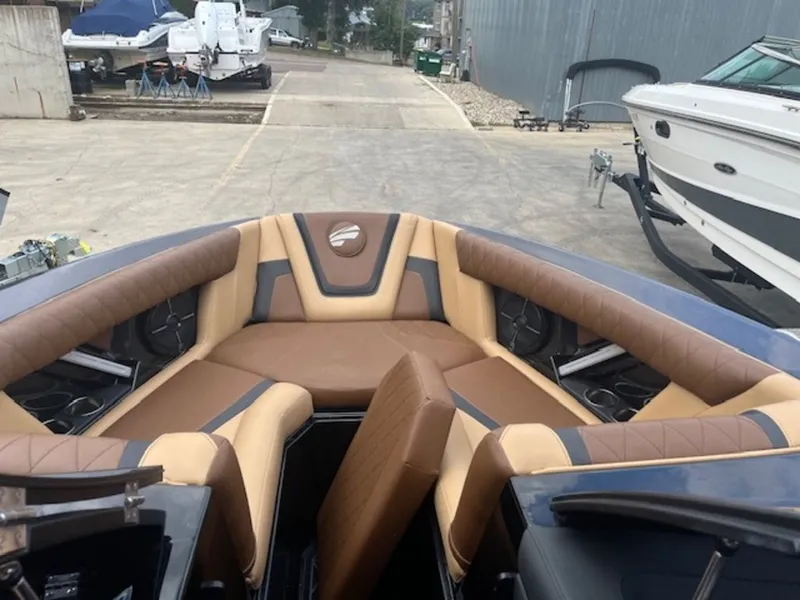 Slide: The Image of Tigé 23ZX 2020 - 8