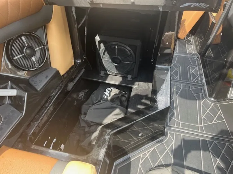 Slide: The Image of Tigé 23ZX 2020 - 9