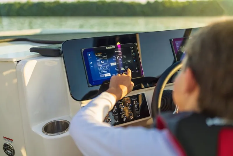 Slide: The Image of Sea Ray SDX 230 Surf 2026 - 4