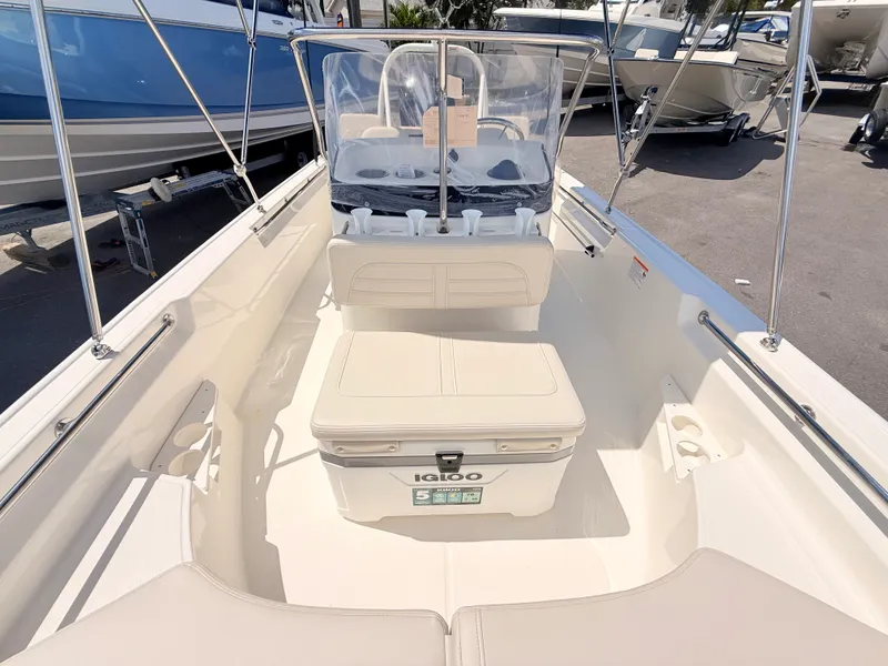 Slide: The Image of Boston Whaler 170 Montauk 2027 - 37