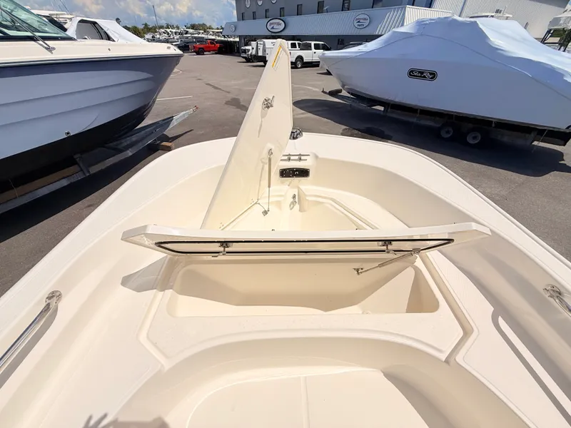Slide: The Image of Boston Whaler 170 Montauk 2027 - 33
