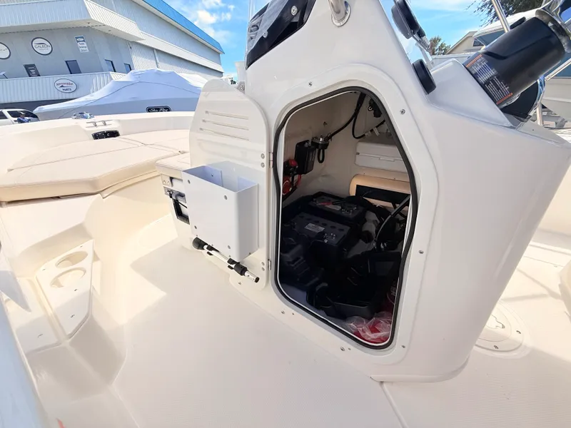 Slide: The Image of Boston Whaler 170 Montauk 2027 - 27
