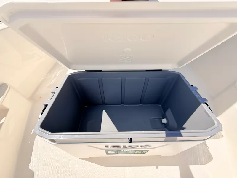 Slide: The Image of Boston Whaler 170 Montauk 2027 - 40