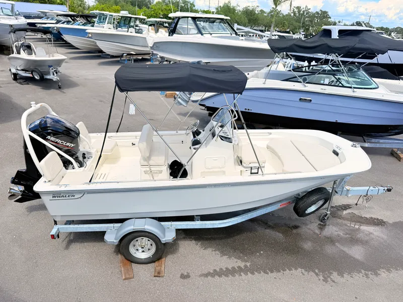 The Image of Boston Whaler 170 Montauk 2027 - 0