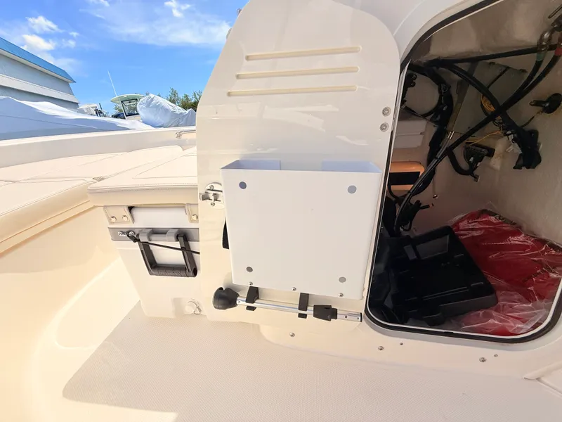 Slide: The Image of Boston Whaler 170 Montauk 2027 - 28