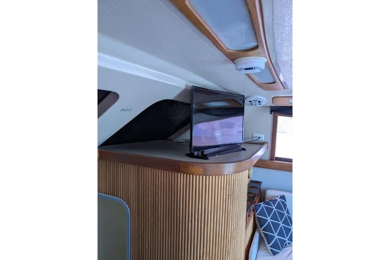 Slide: The Image of 1992 Luhrs Tournament 320 Convertible interior with TV and modern decor. - 28
