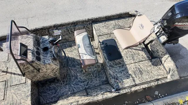 Slide: The Image of Crestliner 1660 FCC 2022 - 11