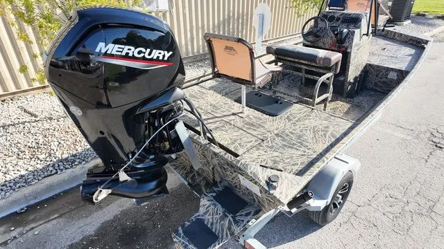 Slide: The Image of Crestliner 1660 FCC 2022 - 13