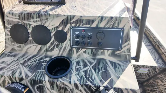 Slide: The Image of Crestliner 1660 FCC 2022 - 17