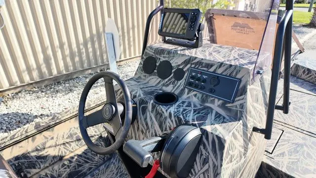 Slide: The Image of Crestliner 1660 FCC 2022 - 18