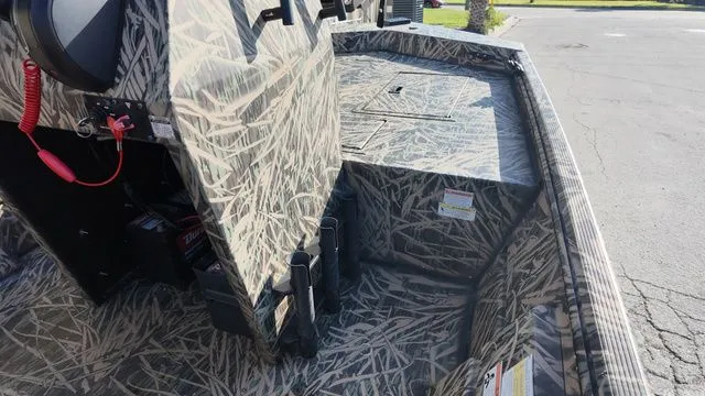 Slide: The Image of Crestliner 1660 FCC 2022 - 19