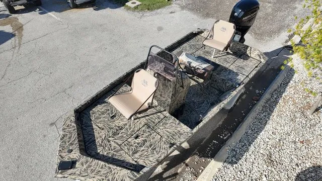 Slide: The Image of Crestliner 1660 FCC 2022 - 3