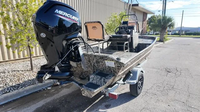 Slide: The Image of Crestliner 1660 FCC 2022 - 6