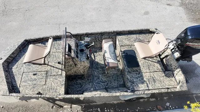 Slide: The Image of Crestliner 1660 FCC 2022 - 9