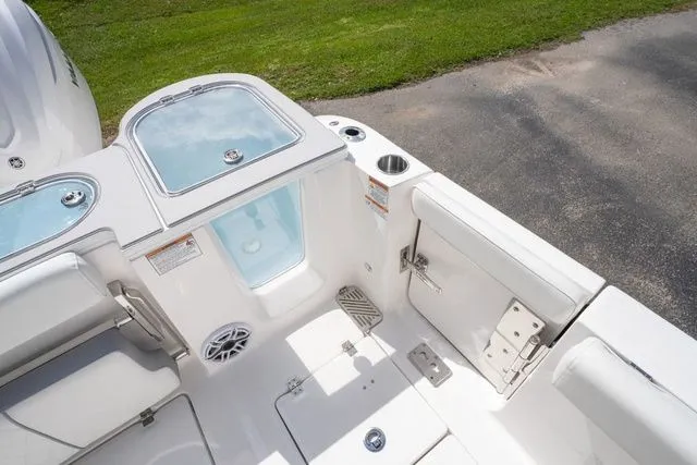 Slide: The Image of Sea Fox 328 Commander 2026 - 13