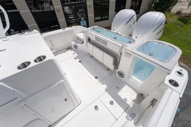 Slide: The Image of Sea Fox 328 Commander 2026 - 14