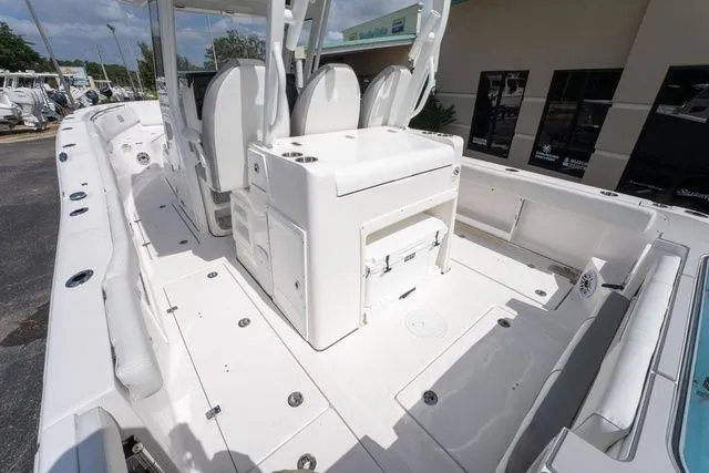 Slide: The Image of Sea Fox 328 Commander 2026 - 15