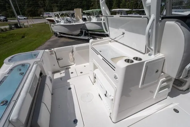 Slide: The Image of Sea Fox 328 Commander 2026 - 17