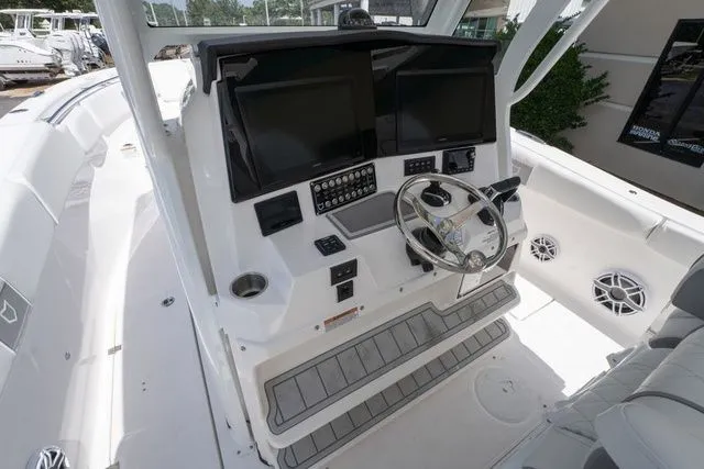 Slide: The Image of Sea Fox 328 Commander 2026 - 21