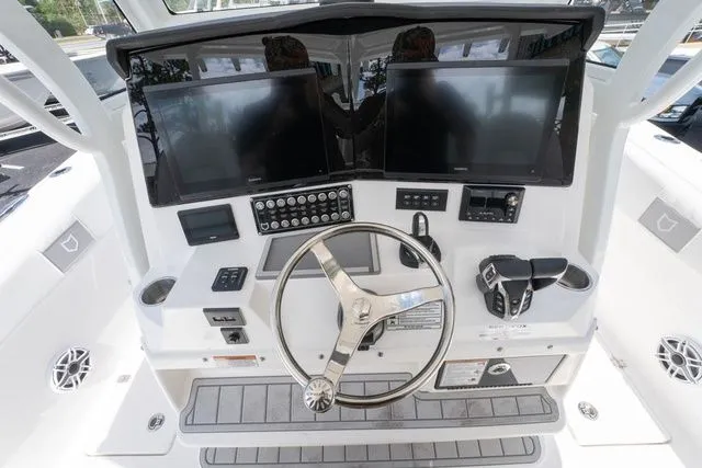 Slide: The Image of Sea Fox 328 Commander 2026 - 22