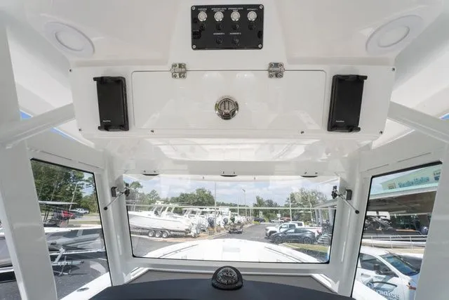 Slide: The Image of Sea Fox 328 Commander 2026 - 23