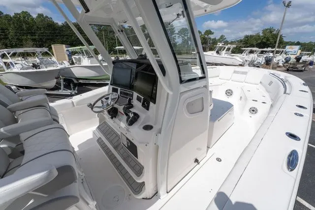 Slide: The Image of Sea Fox 328 Commander 2026 - 24