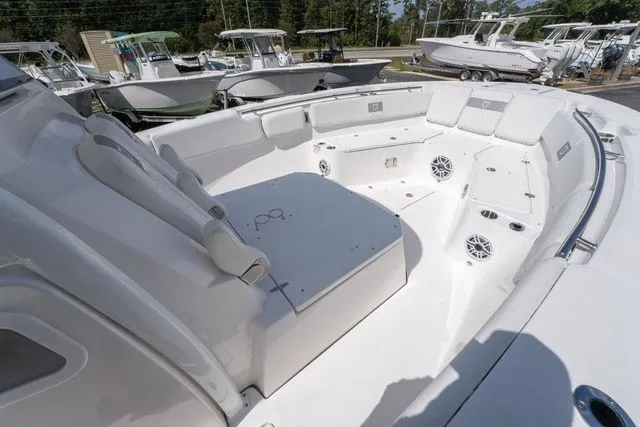 Slide: The Image of Sea Fox 328 Commander 2026 - 25