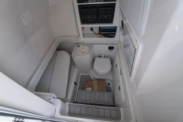 Slide: The Image of Sea Fox 328 Commander 2026 - 31