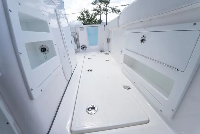 Slide: The Image of Sea Fox 328 Commander 2026 - 34