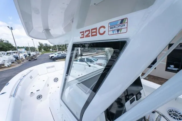 Slide: The Image of Sea Fox 328 Commander 2026 - 35